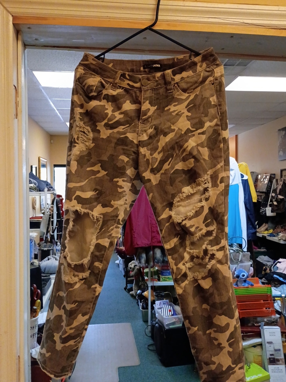 Camouflage Distressed Womans Pants - Brown Camo